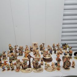 Vintage Goebel Porcelain Figurine 