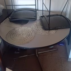 Furniture / Dining Table/4 Chairs 