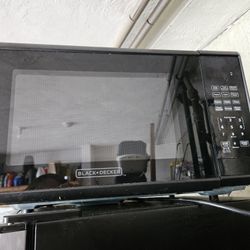 Black And Decker Microwave 1000W