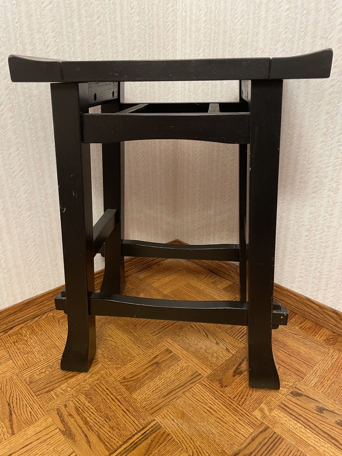 Solid bar stool