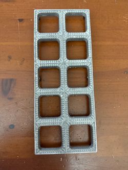 Heavy-Duty Metal Jumbo Ravioli Maker with Press (Makes 10 XL Squares) Like New