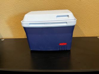 Small Cooler RUBBERMAID With Handle…$15