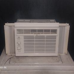 5,000 BTU Air Conditioner Artic King (Like New)