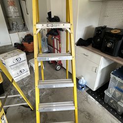 6 foot Werner fiberglass ladder 250 pound – like new