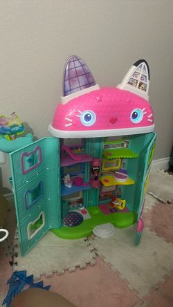 Gabby’s Dollhouse Interactive Dollhouse + Light-Up Ears with Box!