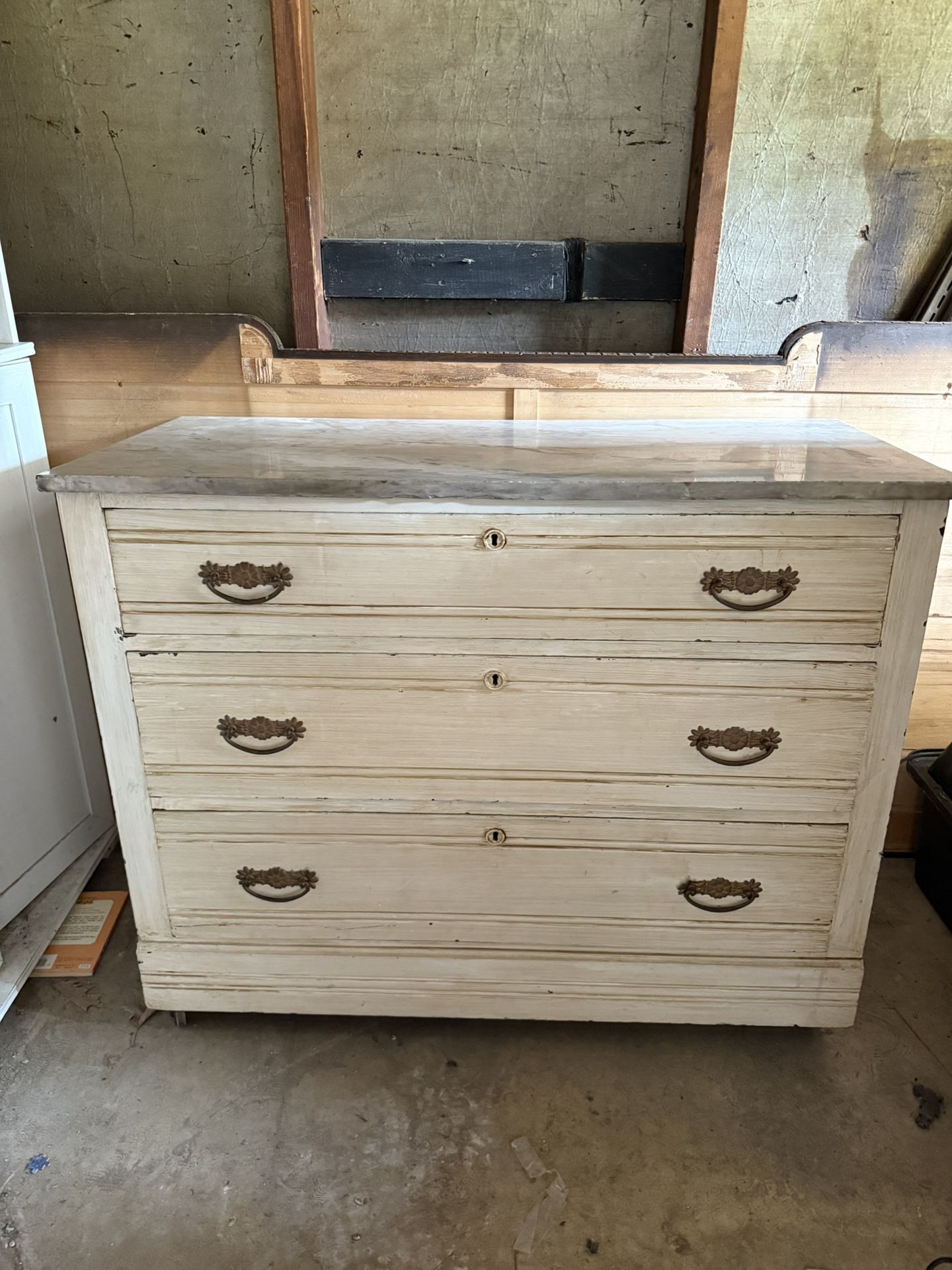 Dresser With Mirror