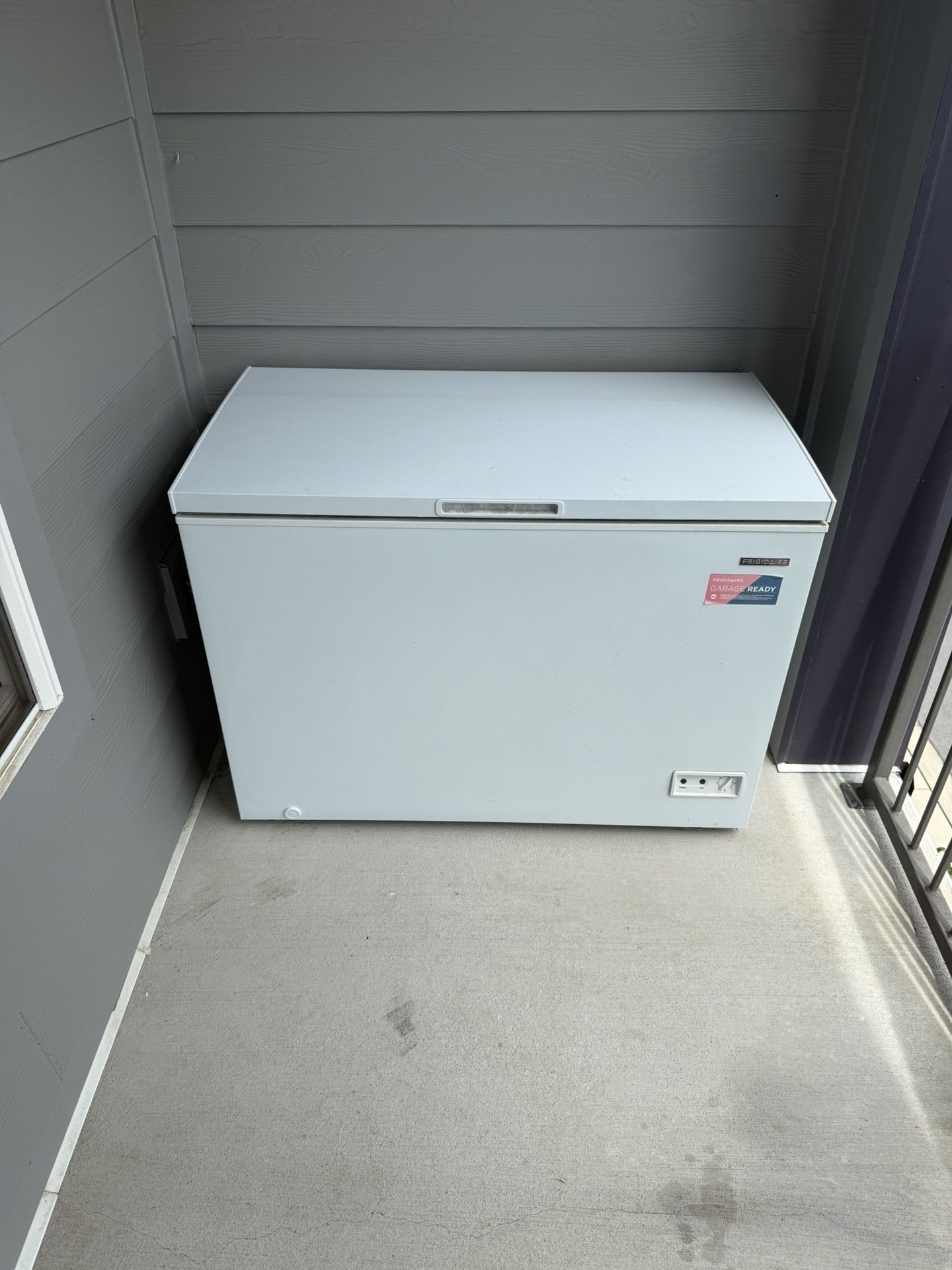 Frigidaire Deep Freezer