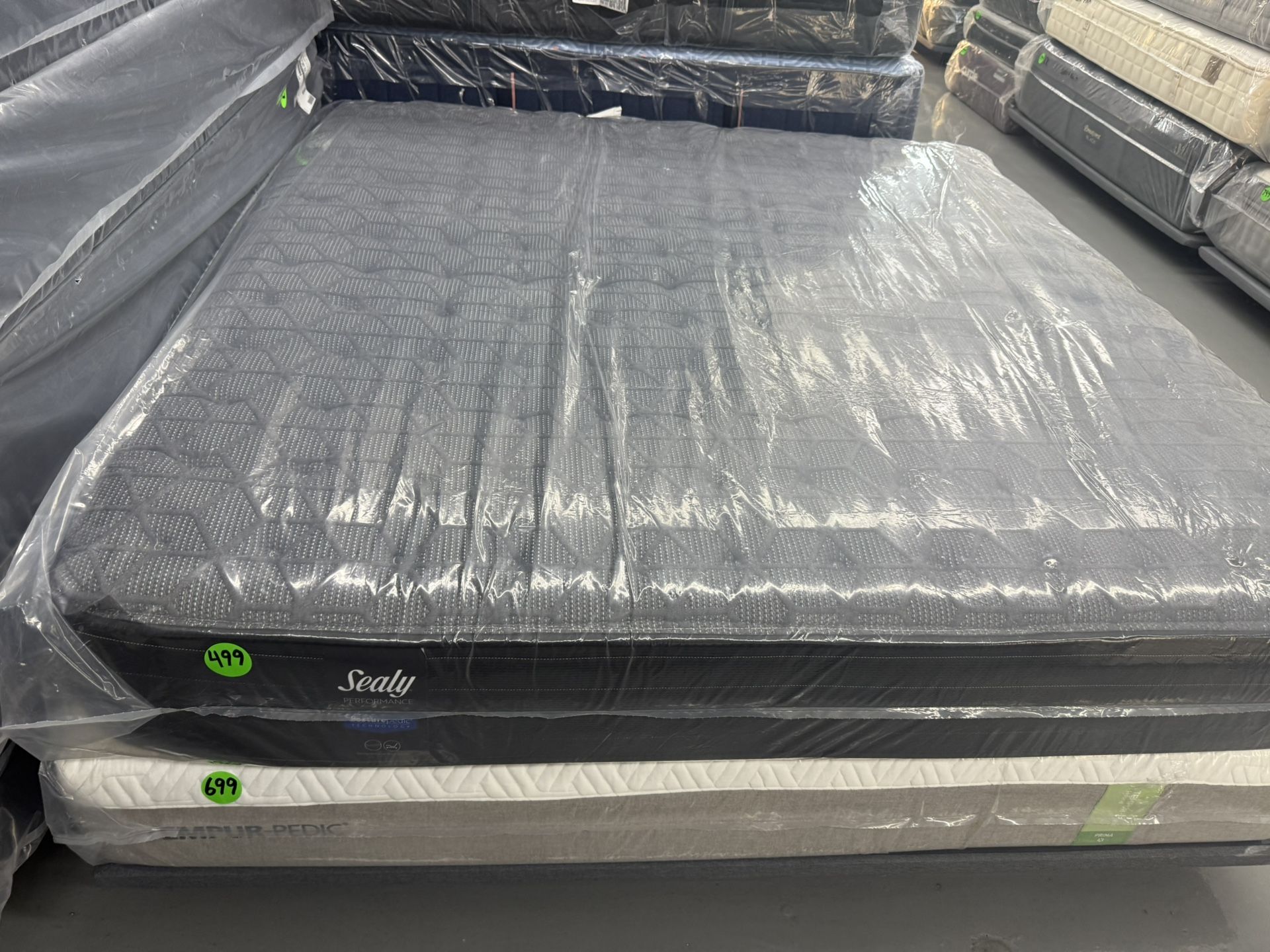 KING SIZE SEALY POSTUREPEDIC MATTRESS & BOX SPRINGS BED SET