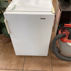 Mini Fridge (In Working Condition) 