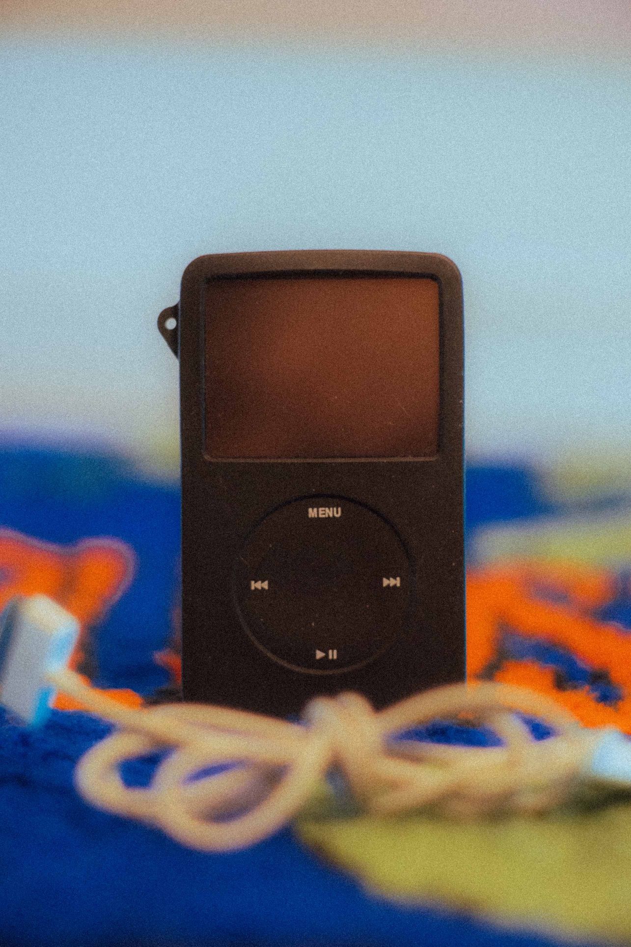 Apple iPod Classic Black- 5th Gen - 30GB (ROCK BOX)
