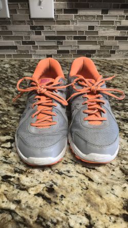 Women’s Nike 8.5 athletic shoes