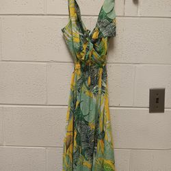 Beautiful Size Small Flowing Dresses For The Summer $20 each