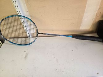 Yonex voltic lite badminton racket