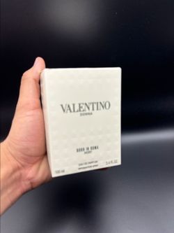 Valentino  Born in Roma Ivory fragrance