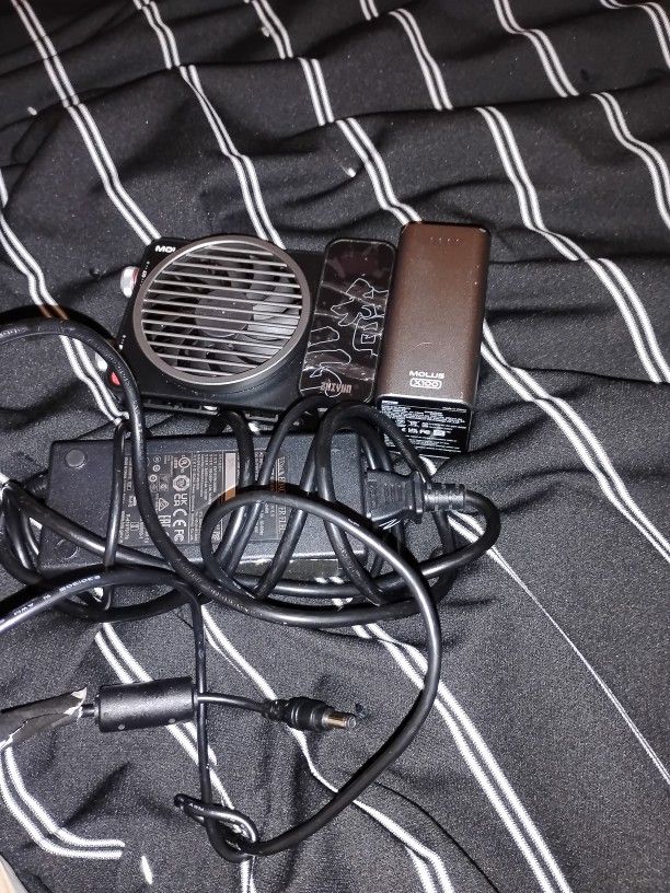 Zhiyun Molus X100, And Grib Battery