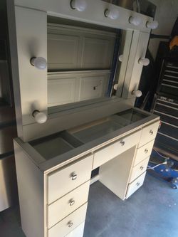 9 drawer vanity with light