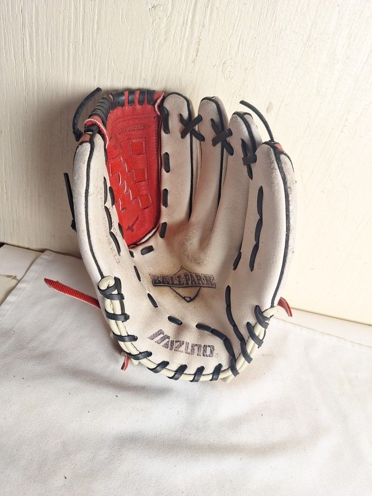 Mizuno Youth Baseball Glove, 12"