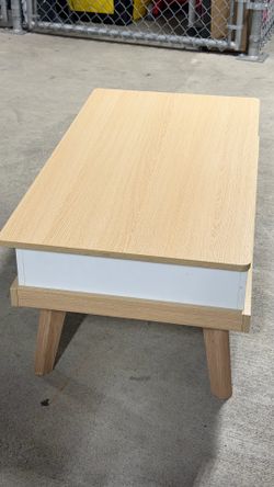 Modern Coffee Table with Hidden Storage – Excellent Condition