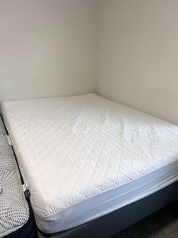 Queen mattress with water, bug proof covers
