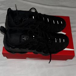Nike Air Vapormax plus (Men’s 9.5)