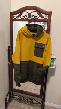 Men’s Large Premium Sweatshirts – Like New