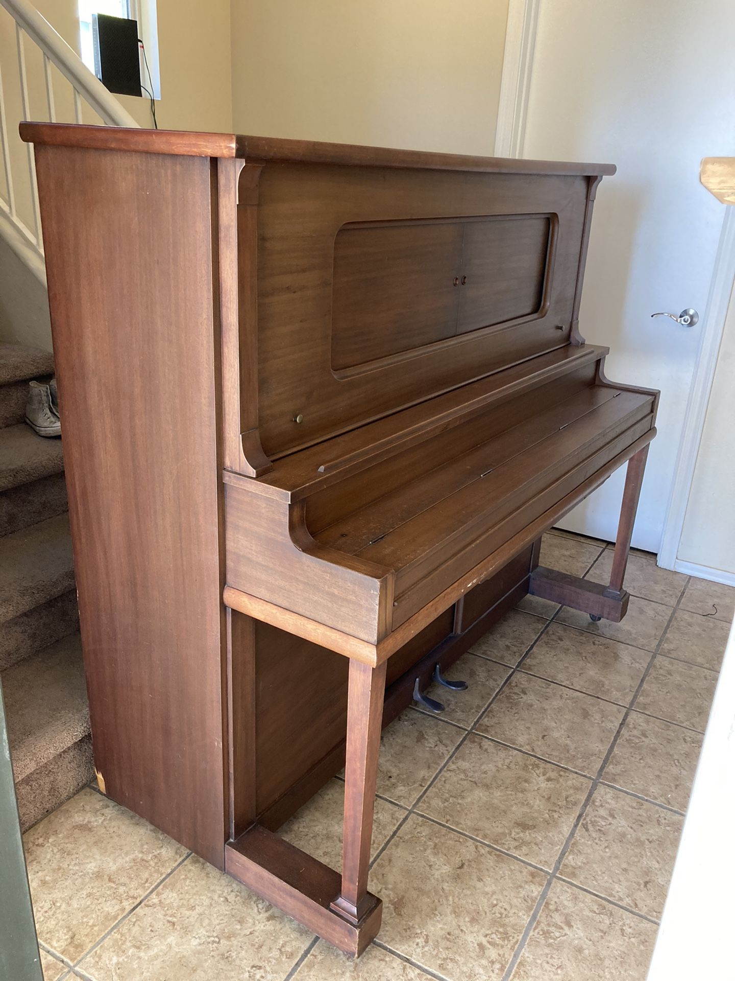 Upright Player style Piano MUST PUCK UP