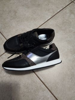 MK Woman Size 6.5