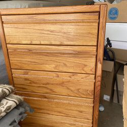 Beautiful Oak Chest Dresser, Great Condition