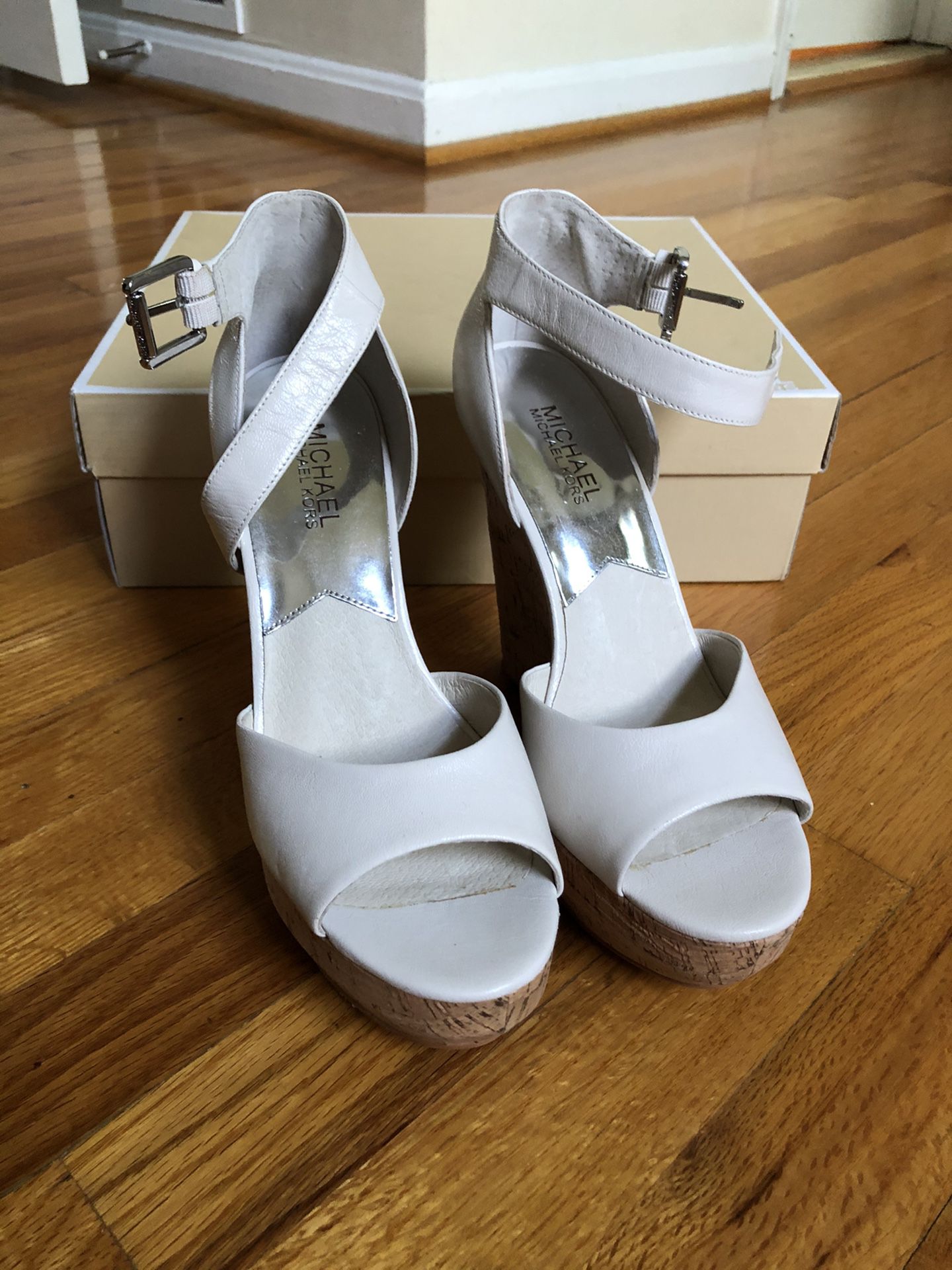 Michael Kors off white wedges size 8