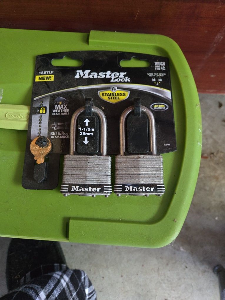 Master Locks Pair