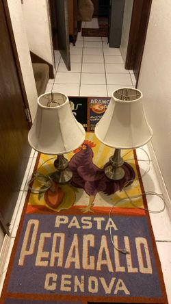 2 Table Lamps Price 10 For 2 Or 5$ Each. Pick Up. E.  72.  and. Grandview. E.  Tacoma 