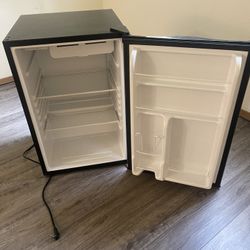 Mini Fridge 