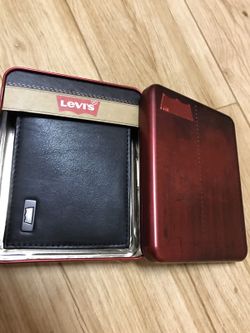 Levi's Men's leather wallet. New and unopened piece.
