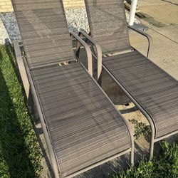 Outdoor Chaise Lounge Chairs (2) 