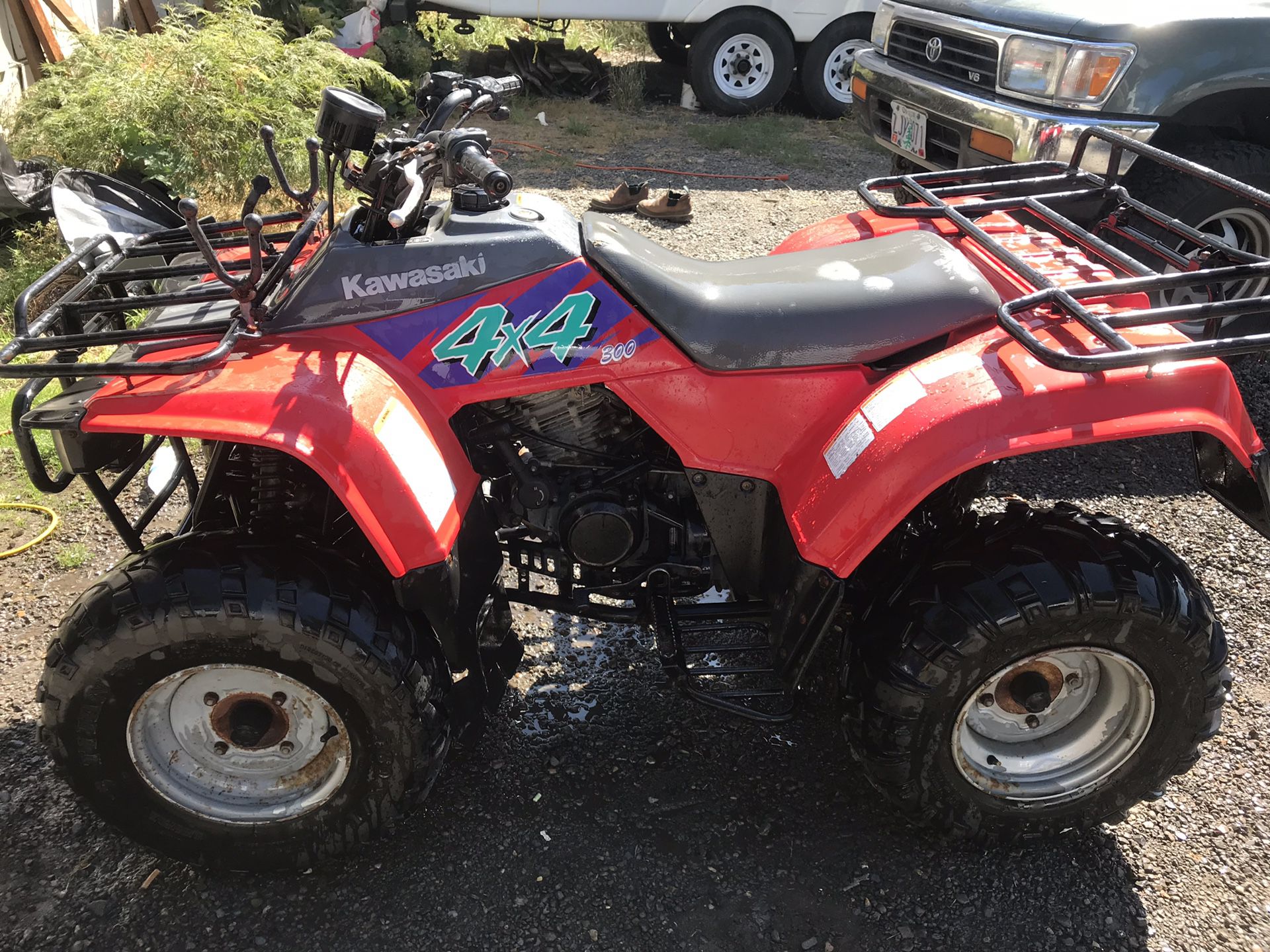 1996 KLF 300 4x4 been sitting awhile starts up and rides 4x4 works used condition $1000 no holds