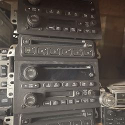 03-06 Chevy GMC OEM Receiver AM/FM stereo cd player with six disc CD changer