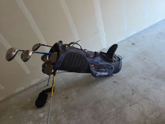 Titleist Golf Bag with Clubs (like new)