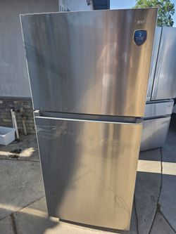 Midea Top-Freezer Refrigerator