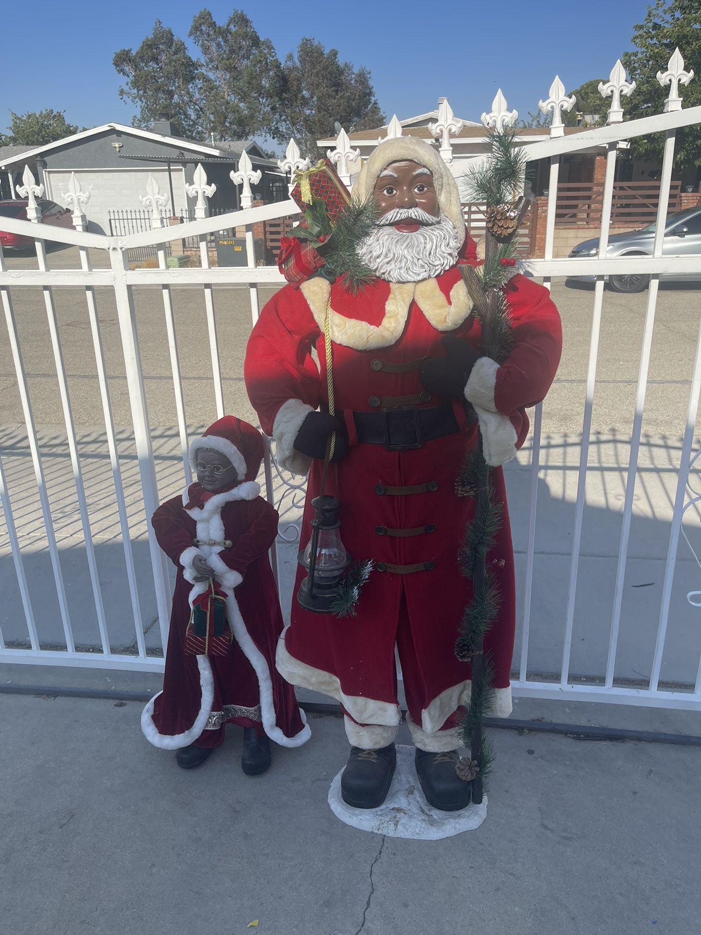 Mr. & Mrs. Santa Clause- Beautiful Christmas Decor