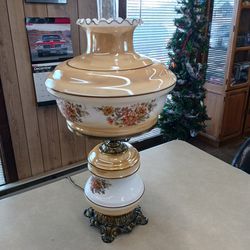 Absolutely BEAUTIFUL LOOKING 1971 ANTIQUE  HURRICANE LAMP  WITH TOP AND BOTTOM LIGHTING  NICE AND BIG 