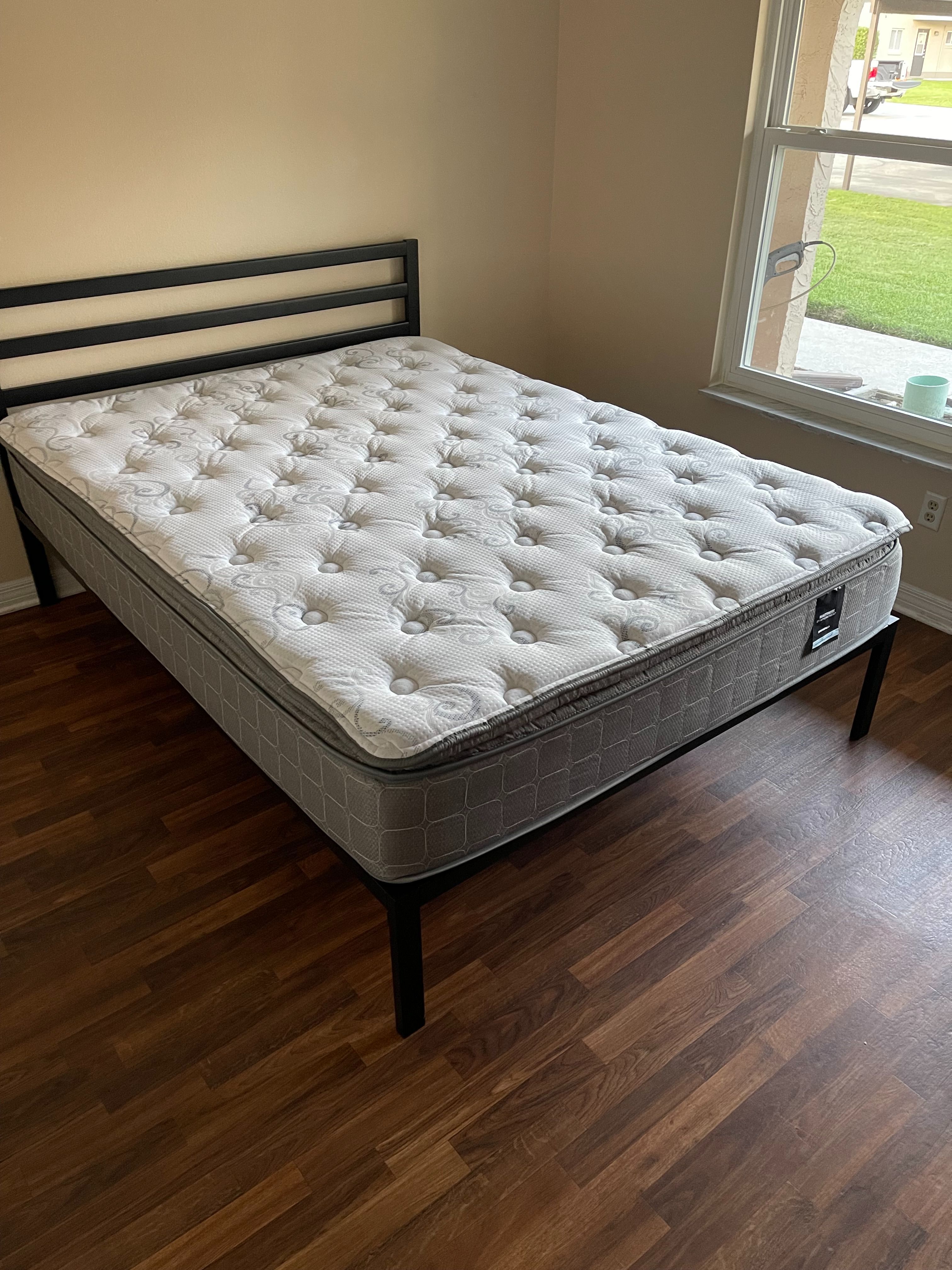 Cooling Top King Size Mattresses and Boxspring FULL