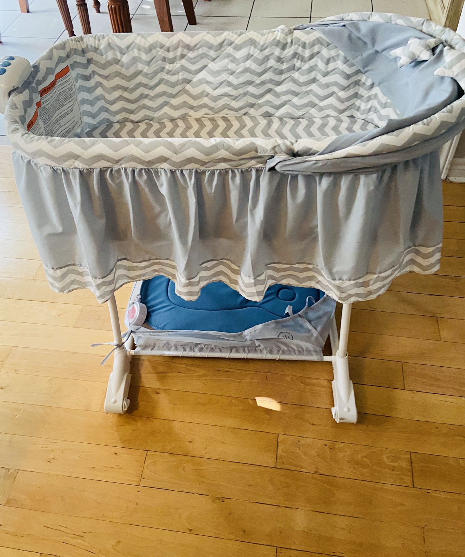 Bily Rocking Bassinet