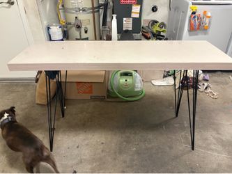Gray Top Desk with Black Hairpin Legs