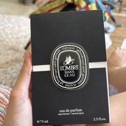 L'OMBRE DANS L'EAU Perfume