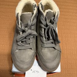 Used Size 3 Kids Zipper Shoes