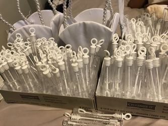 Wedding bubbles with baskets for flower girls.