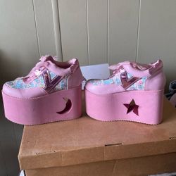 YRU Little Twin Stars And Hello Kitty Collab 