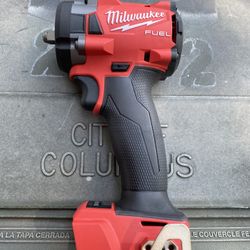 Milwaukee fuel 18 V  3/8 Stubby Impact Wrench 
