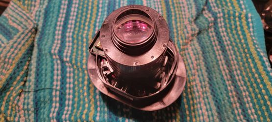 Hitachi sl-702 short throw lenz. Pick up only.