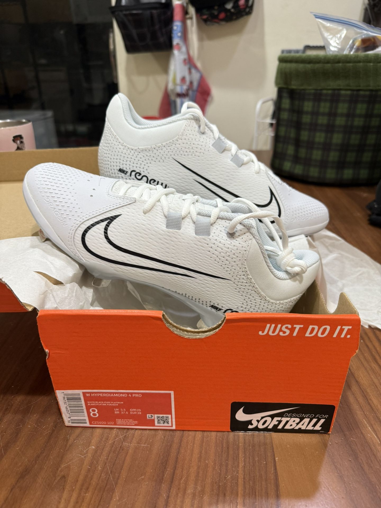Nike Women's Hyperdiamond 4 Pro Metal Fastpitch Softball Cleats